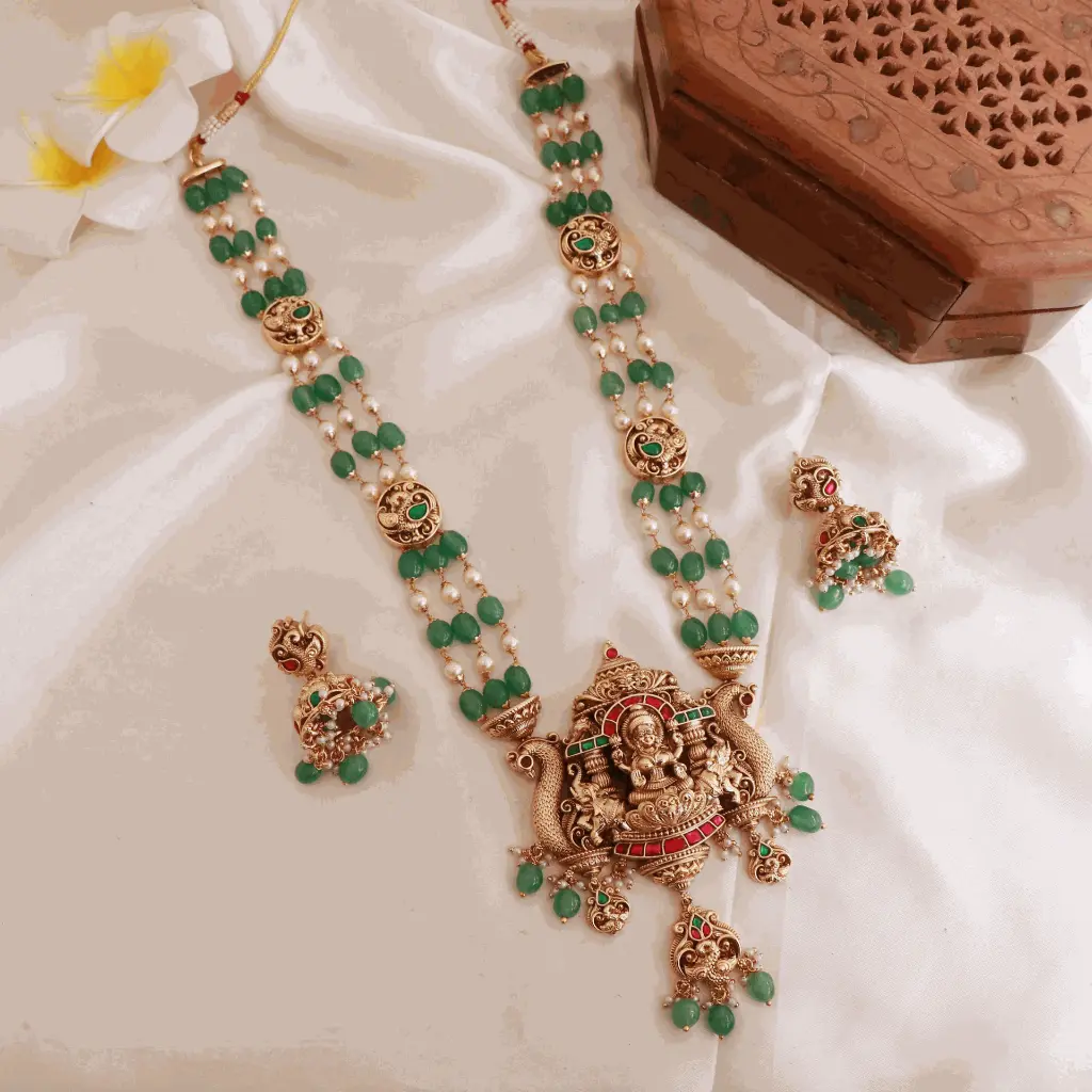Pretty Emerald pearl beads Lakshmi Jadau Mid length haarm 1.webp
