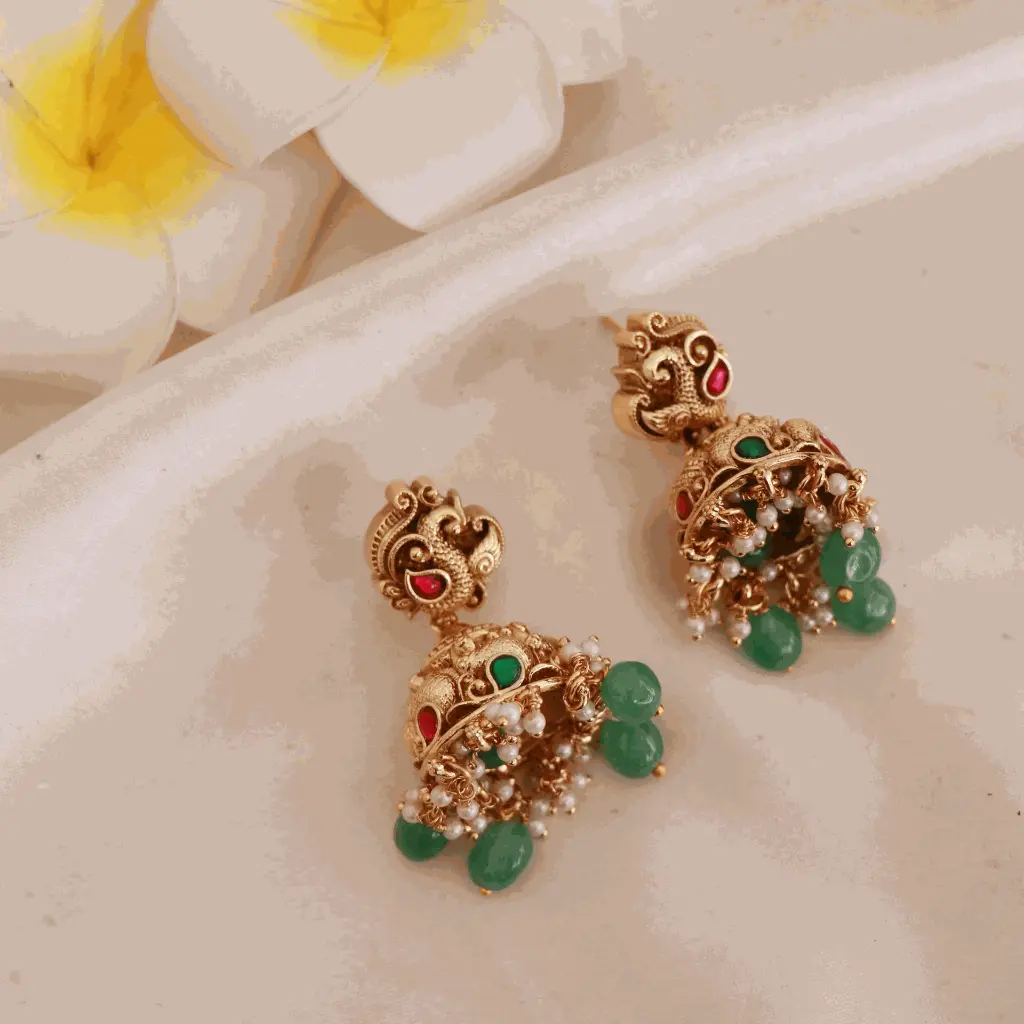 Pretty Emerald pearl beads Lakshmi Jadau Mid length haarm 3.webp