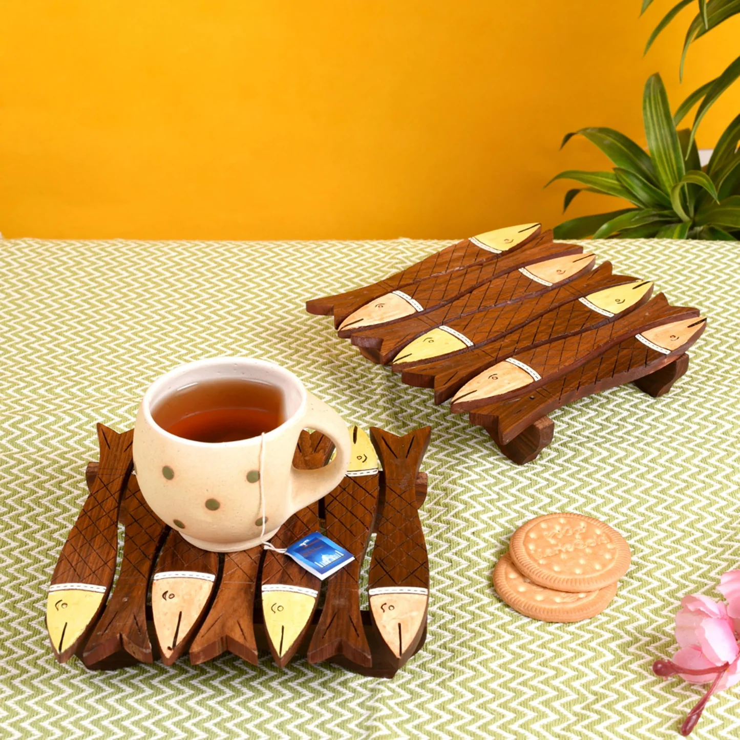 Coaster Wooden Handcrafted Fish Shape with Tribal Art (Set of 2) (6.6x6.6") 