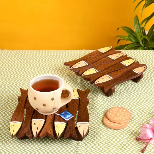 Coaster Wooden Handcrafted Fish Shape with Tribal Art (Set of 2) (6.6x6.6") 